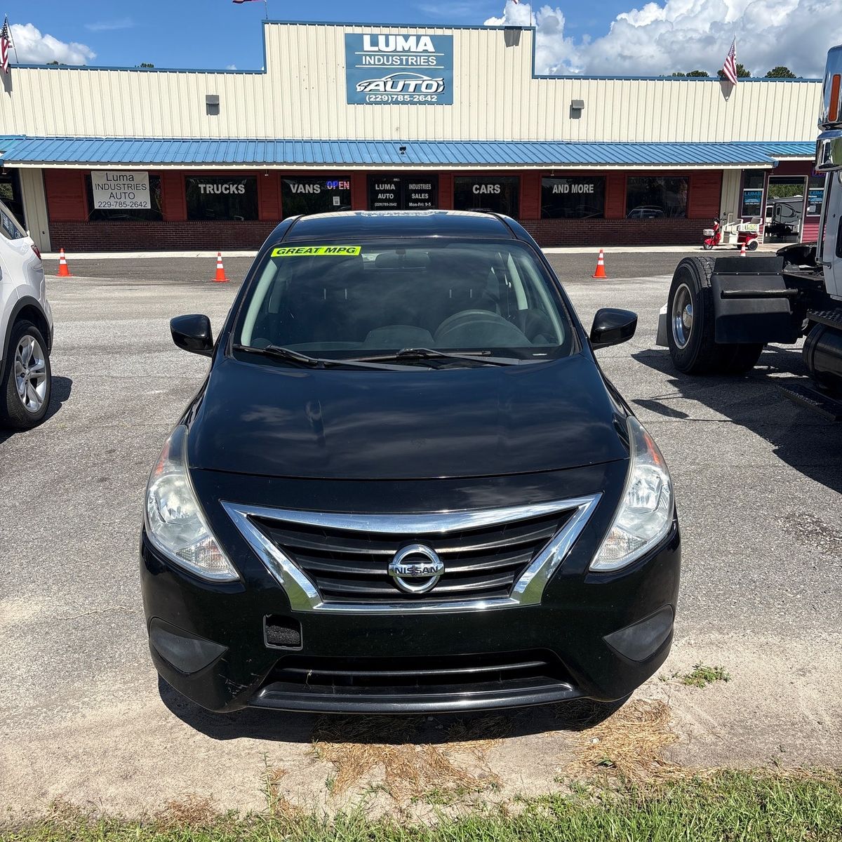 2015 Nissan Versa 1.6 SV - Image 2