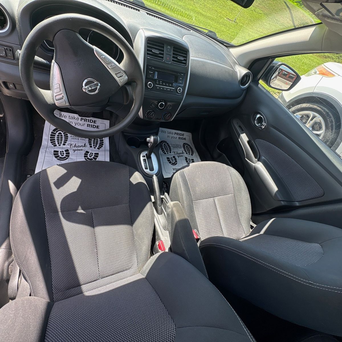 2015 Nissan Versa 1.6 SV - Image 4