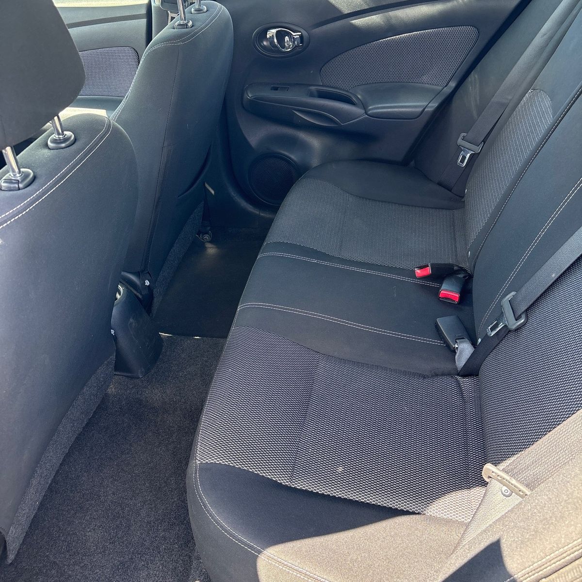 2015 Nissan Versa 1.6 SV - Image 5